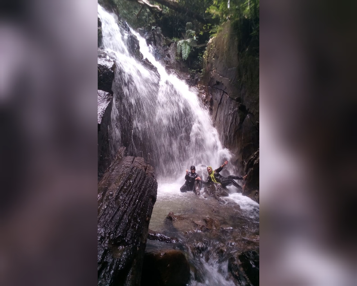 Alami Wisata Air Terjun Desa Lubuk Pabrik Bangka Tengah Menarik Untuk