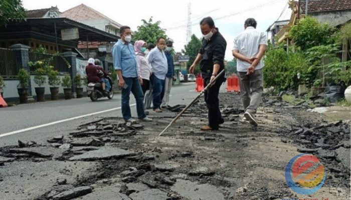 Ruas Jalan Ngampon – Bendo Rusak Berat, Komisi III Lakukan Sidak Temukan Beberapa Masalah