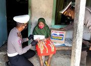 Jumat Berkah, Satlantas Polres Tulungagung Berikan Paket Sembako