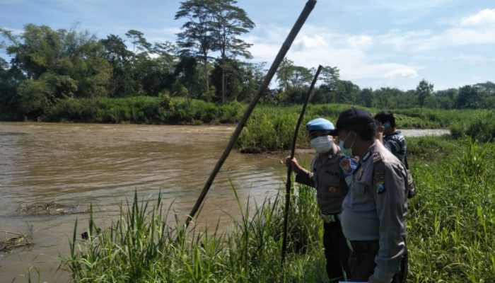 Mayat Laki – Laki Tanpa Identitas Ditemukan Mengapung di Sungai Brantas Rejotangan Tulungagung