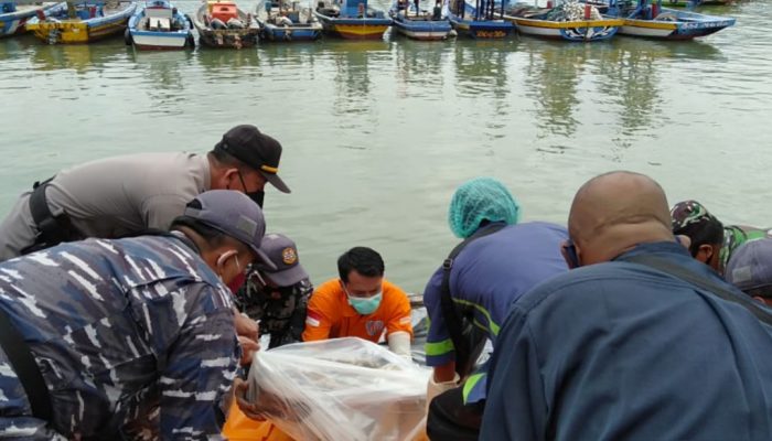 Meninggal di Atas Kapal, Warga Pemalang Jawa Tengah di Evakuasi di Pantai Popoh Tulungagung