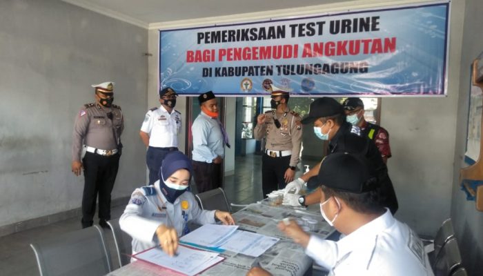 Jelang Ramadhan, Awak Bus Dan Penumpang Umum di Terminal Gayatri Tulungagung Jalani Tes Urine