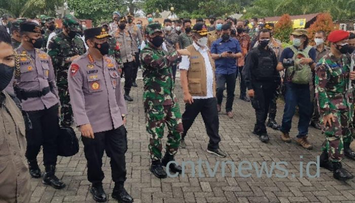 Kapolri, Panglima TNI dan Kepala BNPB Tinjau Penanganan Covid-19 di Kediri