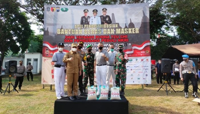 Forkopimda Lumajang Salurkan 35 Ton Beras dan 70 Ribu Masker untuk Masyarakat Terdampak Covid-19