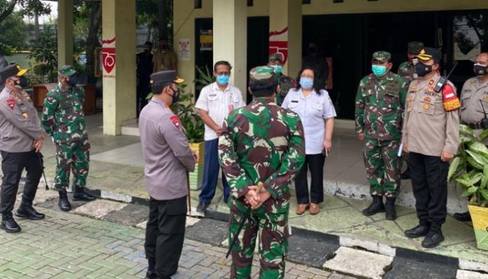 Panglima TNI dan Kapolri Tinjau Vaksinasi Massal Pelaut hingga Pekerja Pelabuhan Tanjung Priok