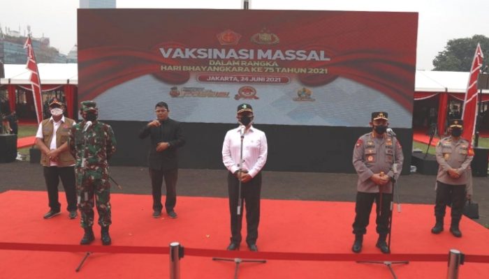 Panglima TNI, Kapolri dan Menkes, Tinjau Vaksinasi Massal Jelang HUT Bhayangkara