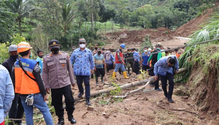 Dua Kecamatan di Wilayah Tulungagung Diterjang Longsor