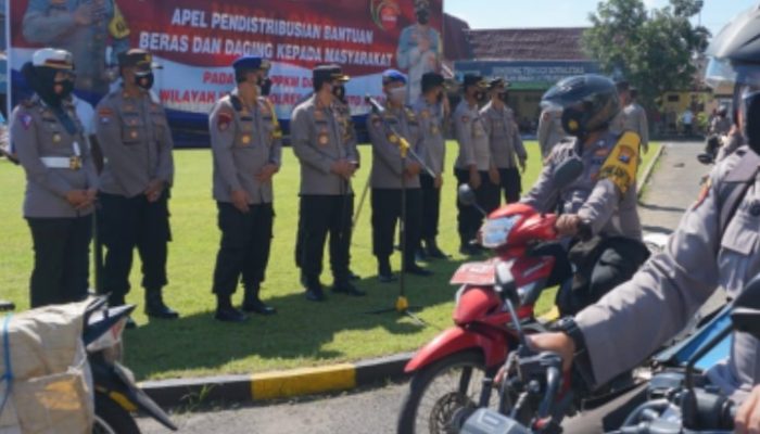 Korpolairud Baharkam Polri Tinjau Pendistribusian Bansos Warga Terdampak PPKM Darurat di Kota Mojokerto