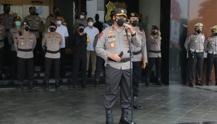 Penerapan Hari Pertama PPKM Darurat, Polda Jatim Berangkatkan Patroli Show Of Force