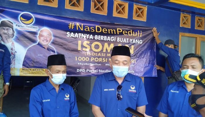 DPD NASDEM TRENGGALEK BAGIKAN 1000 PAKET NASI KOTAK KEPADA INSOMAN