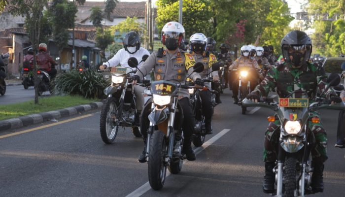 Gunakan Roda Dua, Forkopimda Jatim Cek Tempat Isoter dan 3T di Posko PPKM Mikro Sidoarjo