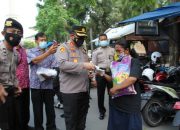 Sambangi Pedagang Kaki Lima dan Tukang Becak Alun Alun, Kapolres Kediri Kota Berikan Bantuan Sosial