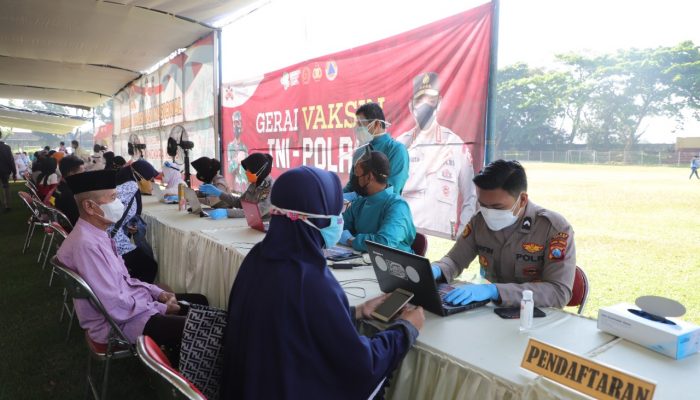 Percepatan Penanganan Covid-19, Polres Kediri Gelar Vaksinasi Umum Tahap Satu