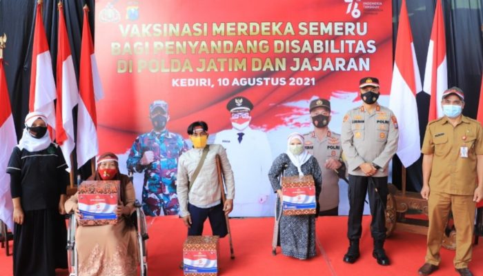 Penyandang Disabilitas dan Kaum Marginal Terima Vaksin Sinofarm di Mapolres Kediri