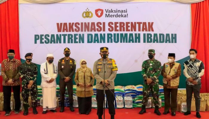 Ribuan Santri dan Pengurus Ponpes di Jombang Ikuti Vaksinasi Serentak yang Dipantau Presiden Joko Widodo