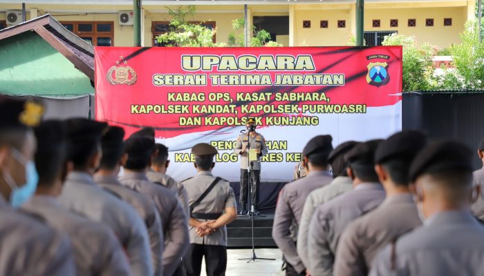 Kapolres Kediri Pimpin Sertijab Kabag Ops,Kasat Sabhara,Kapolsek Kunjang,Kapolsek Purwoasri, Kapolsek Kandat