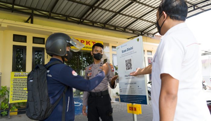 Pengunjung Polres Probolinggo Wajib Gunakan Aplikasi PeduliLindungi