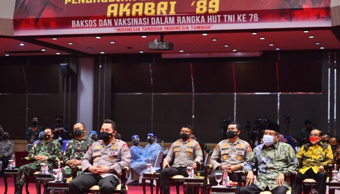 Kapolri Tekankan TNI-Polri Terus Bersinergi Wujudkan Target Vaksinasi Presiden Jokowi