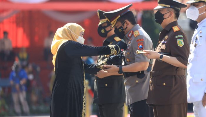Kapolda Jatim dapat Penghargaan Lencana Jer Basuki Mawa Beya