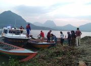 Peduli Vaksin Gunakan Perahu, Satpolair Polres Purwakarta Jemput Warga Di Waduk Jatiluhur