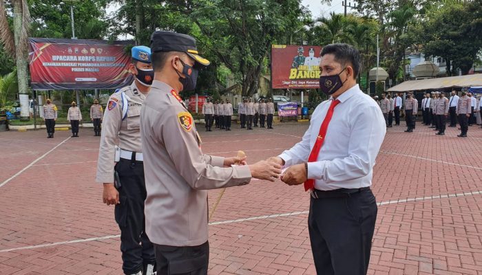 Bantu Biaya Sekolah Para Murid TK, Anggota Polsek Donomulyo Dapat Penghargaan dari Kapolres Malang