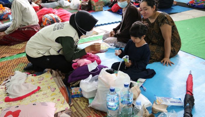 Satgas Trauma Healing Polresta Malang Kota Berikan Pendampingan Psikologi Bagi Korban Terdampak Bencana Banjir