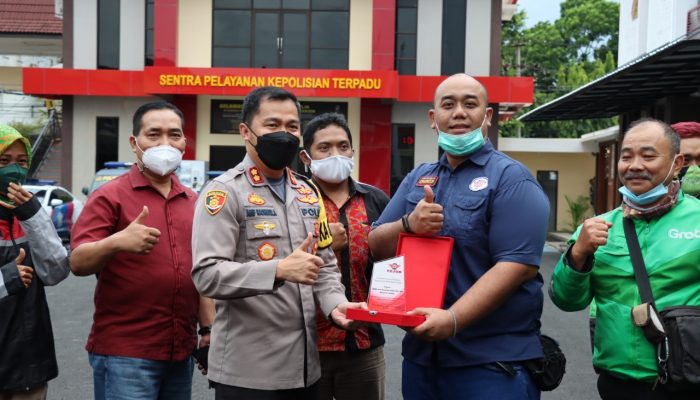 AKBP Arif Rachman Arifin,SIK. MH. Kapolres Jember Dinobatkan Sebagai Bapak Ojek Online Jember