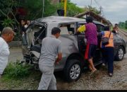 Laka Lantas Mobil Inova Tertabrak Kereta Api Kahuripan Di Perlintasan KA Plosokandang Tulungagung