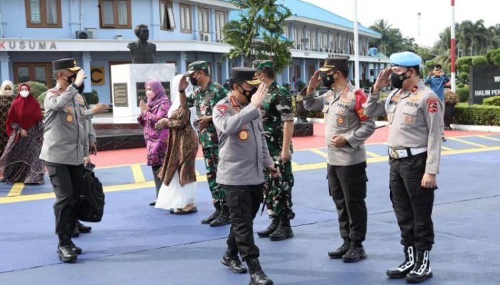 Terbang ke Lumajang, Kapolri Tinjau Langsung Korban Erupsi Gunung Semeru