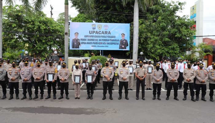 Kapolres Kediri Kota Pimpin Upacara Korps Rapor Kenaikan Pangkat Pengabdian Anggota Polri Polres Kediri Kota