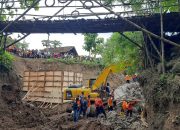 Proyek Pondasi Jembatan Ambrol, Dua Pekerja Tewas Tertimpa Material