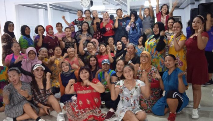 Menyambut Hari Ibu 2021 , Sanggar Senam Amy Tulungagung Gelar Senam Massal Berdaster
