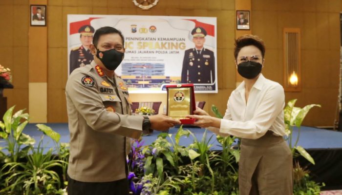 Bidhumas Polda Jatim Gelar Pelatihan Peningkatan Kemampuan Public Speaking