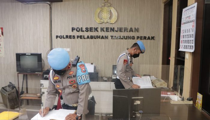 Cegah Pelanggaran Anggota, Kabid Propam Polda Jatim Bersama Anggota Mengecek Kedisiplinan dan Kesiapsiagaan Polsek Jajaran