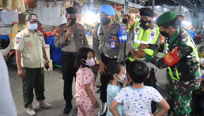 Antisipasi Omicron, Polres Tuban Gelar Pamor Keris Gabungan Sasar Tempat Keramaian