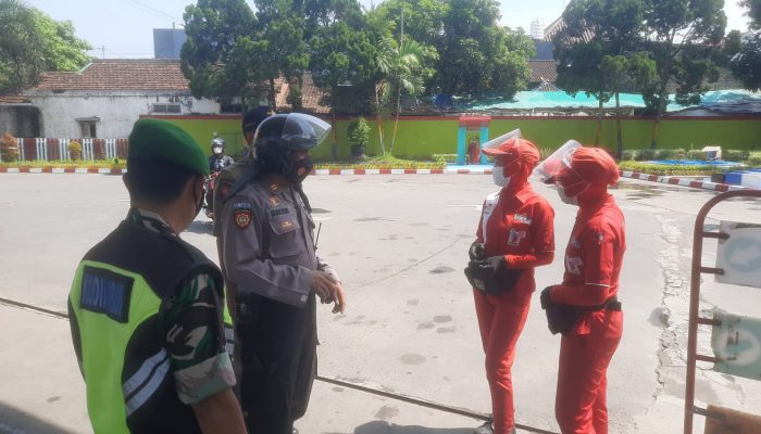 Ajak Masyarakat Taati Prokes, Tim Gabungan Pamor Keris Polres Blitar Kota Gencarkan Patroli