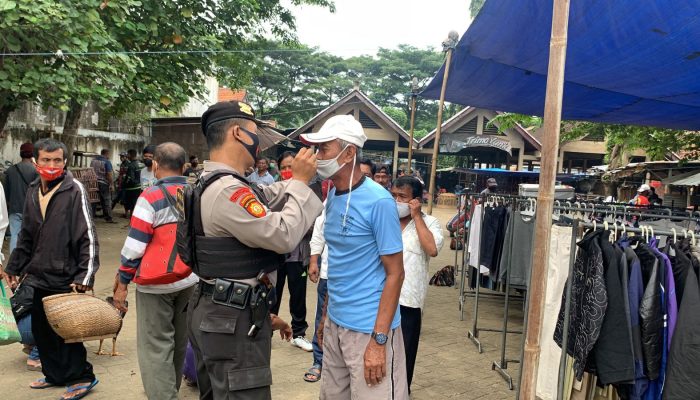 Cegah Lonjakan Covid -19, Pamor Keris Polres Ponorogo Terus Aktif Bagikan Masker Dan Edukasi Prokes