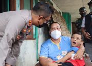 Polisi Peduli, Penyandang Disabilitas Terima Bantuan Kursi Roda dari Kapolres dan Ketua Bhayangkari Cabang Nganjuk