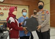 Kapolda Jawa Timur Kembalikan Motor Milik Wanita Ojol Korban Curanmor