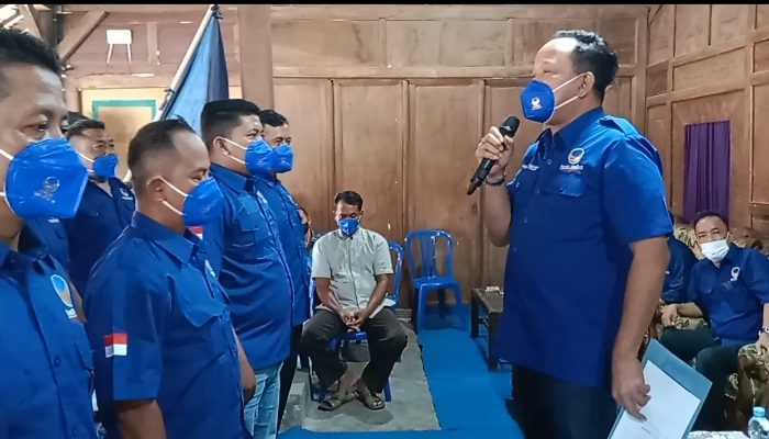 Gencarkan Konsolidasi, Ipong Muchlissoni Lantik Pengurus DPC dan DPRt se Kecamatan Jetis