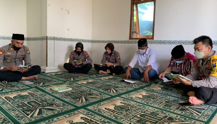 Cukup Luar Biasa, Demi Kalancaran Tugas, Kapolsek Babadan Ajak Anggotanya Ngaji, Dzikir dan Doa Bersama