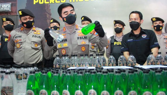 Jelang Ramadhan, Polresta Mojokerto Berhasil Amankan 430 Miras Ilegal