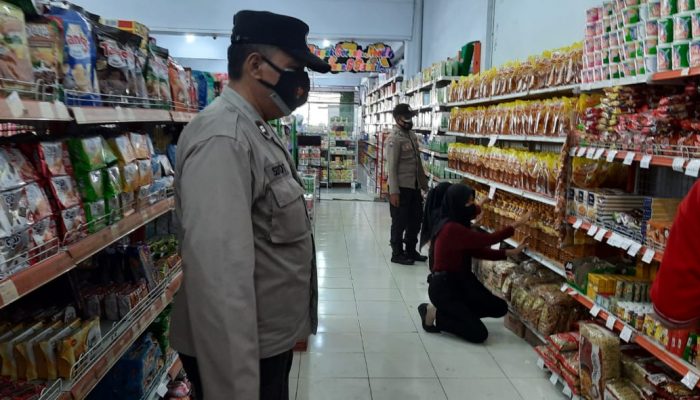 Polsek Kandat Kediri, Tinjau Kediaan Minyak Goreng