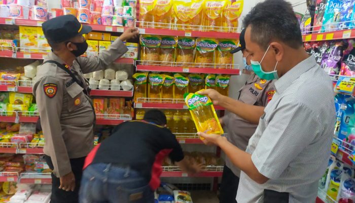 Upaya Antisipasi Kelangkaan Minyak Goreng, Polsek Kunjang Kakukan Sidak