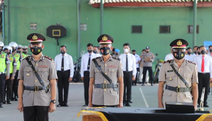 Kapolres Kediri Pimpin Upacara Sertijab.