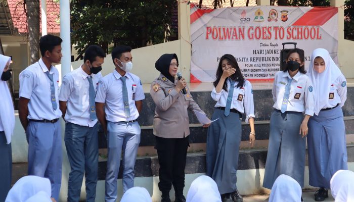 HUT Polwan Ke-74, Srikandi Polwan Gelar Police Goes To School SMAN 3 Purwakarta