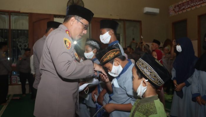 Polres Trenggalek Berbagi,Puluhan Anak Yatim Diberi Santunan