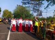 Polsek Pulung Beri Pengamanan Gerak Jalan Tingkat SD/MI,SMP/MTs Se Kec Pulun