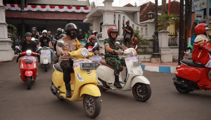 Ikut Konvoi Scuter Club, Kapolres Jember Sosialisasikan Tertib Lalu Lintas