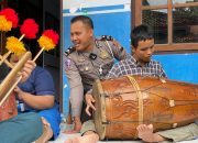 Lestarikan Budaya,Briptu Luhur Beri Pelatihan Reog Ponorogo Pada Anak -Anak Tuna netra